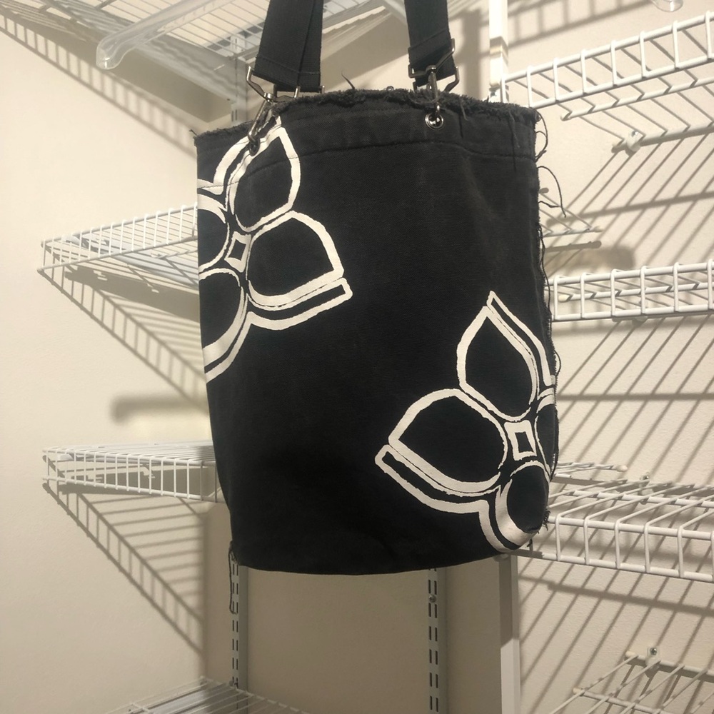 🖤BCBG - BLACK & WHITE Floral Tote Bag 🖤